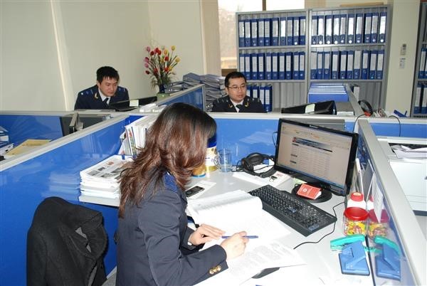 Ứng dụng công nghệ thông tin trong hoạt động nghiệp vụ tại Cục Hải quan Hà Nội. 