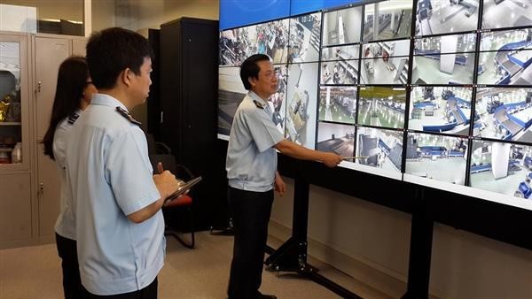 Hệ thống giám sát hiện đại tại sân bay quốc tế Nội Bài.